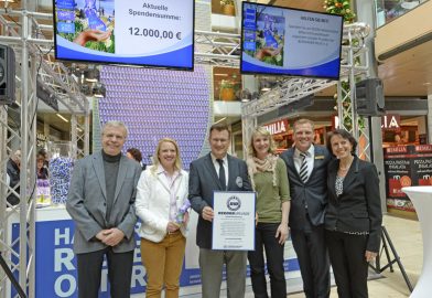 Übergabe Urkunde Weltrekord an Partner